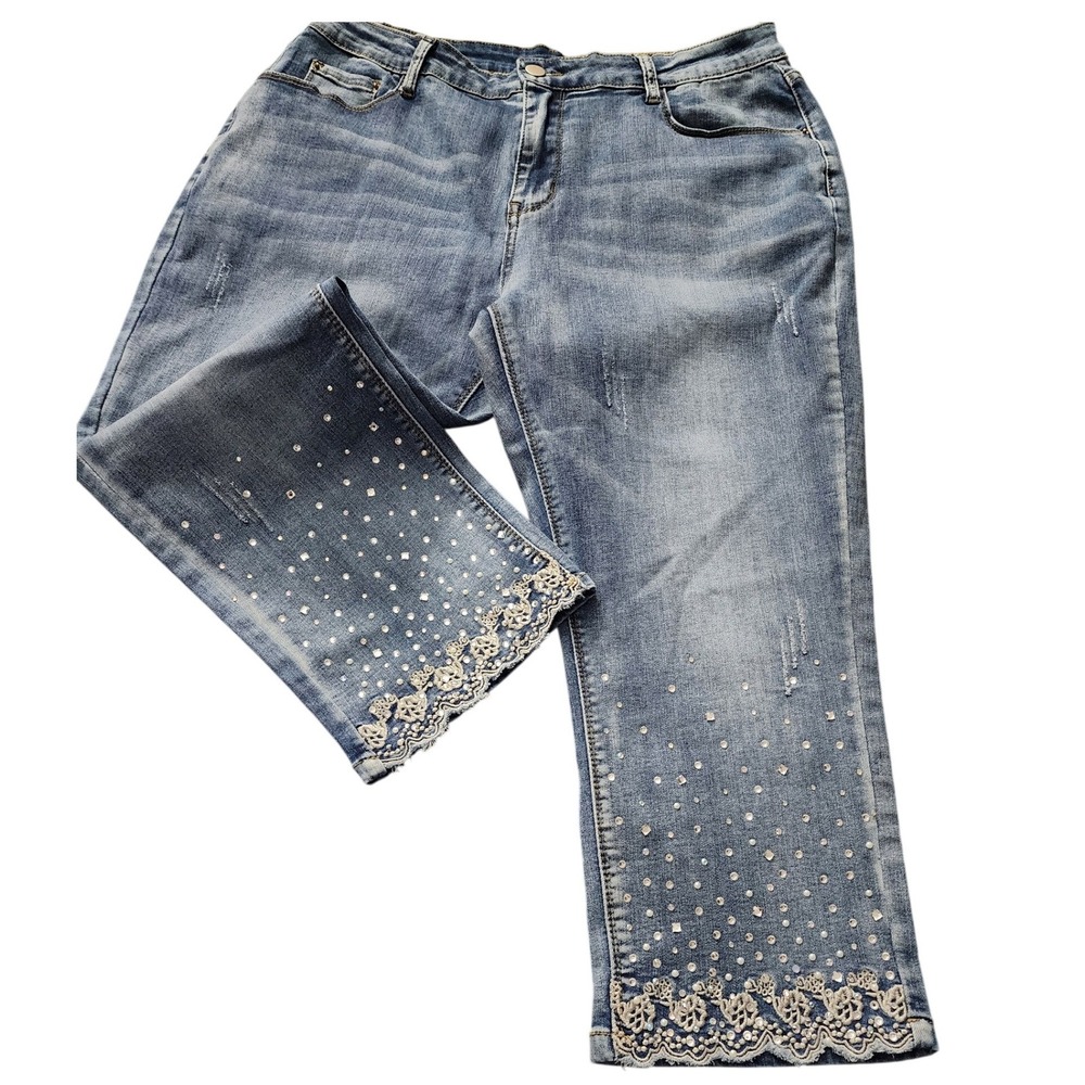 Unbranded XR511 Women's Capri Jeans Blue Rhinestone Lace Trim Distressed Size 14 - Picture 3 of 7
